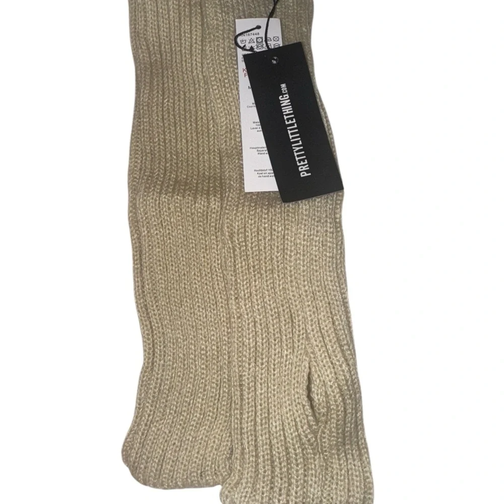 PrettyLittleThing Cream arm warmers